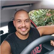 Me interesa la docencia en inglés porque me encanta el idioma y lo domino porque mi madre es inglesa de nacimiento y desde pequeños nos habló en inglés. No tengo titulación oficial porque nunca me hizo falta